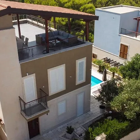 Preciosa Casa En Splitska